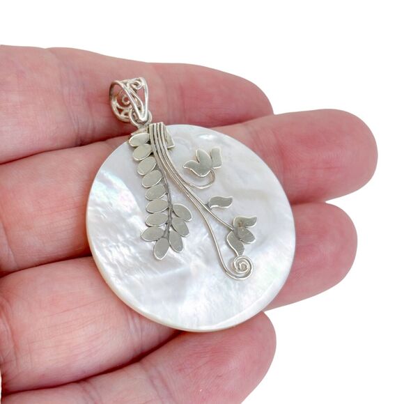 Vintage ATI Sterling Silver 925 Mother of Pearl Floral Pendant - Picture 1 of 8